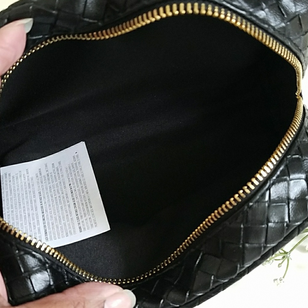 š„SEE NEW LISTINGš„ Cosmetic Case w/ Free Gloss - Picture 8 of 9